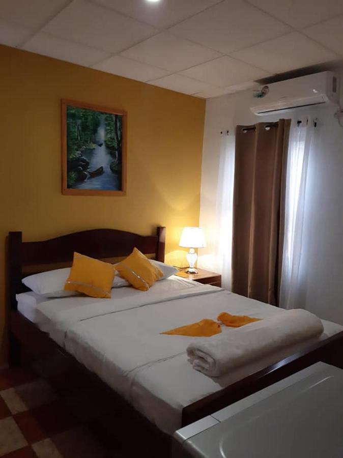 Saint Charles Inn, Belize Central America ปุนตากอร์ดา ภายนอก รูปภาพ