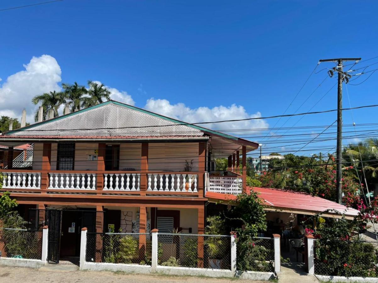 Saint Charles Inn, Belize Central America ปุนตากอร์ดา ภายนอก รูปภาพ