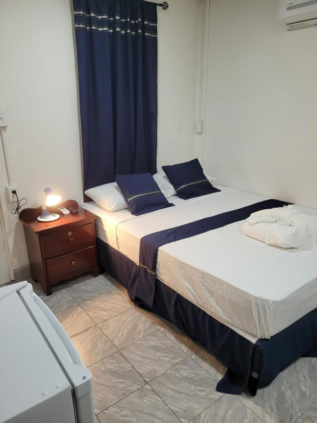 Saint Charles Inn, Belize Central America ปุนตากอร์ดา ภายนอก รูปภาพ