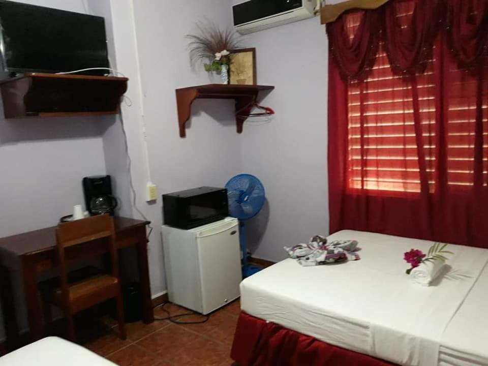 Saint Charles Inn, Belize Central America ปุนตากอร์ดา ภายนอก รูปภาพ
